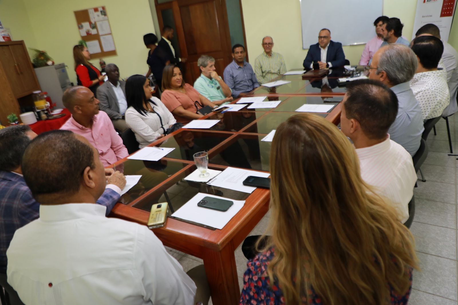 Porfirio Peralta sostiene encuentro con representantes de ADITEX